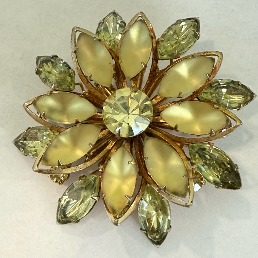 Vintage Frosted Rhinestone Green Floral Statement Brooch Gold Tone Flower Spring - Picture 6 of 13